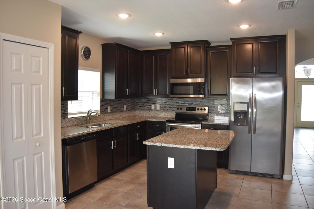 4060 Dragonfly Dr - Photo 7 of 50