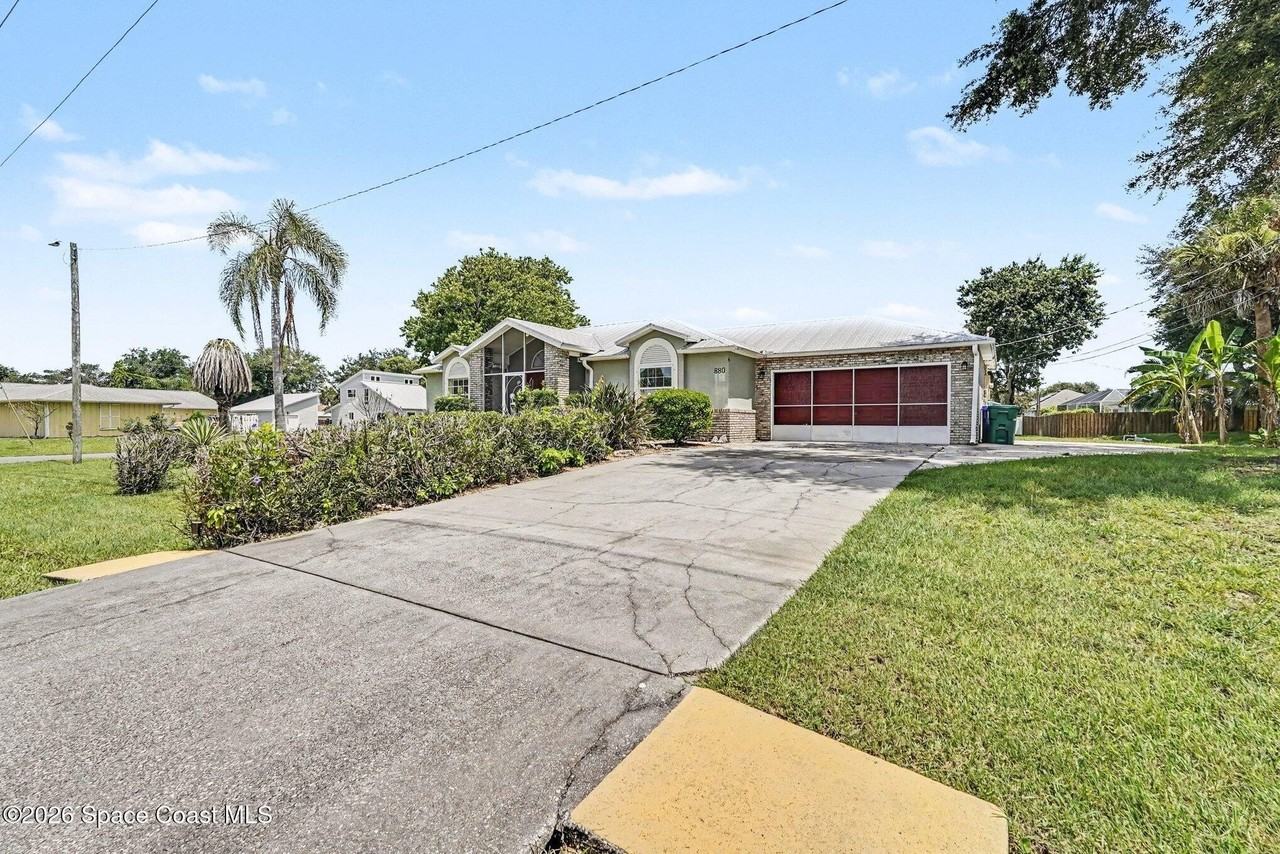 880 Vocelle Ave - Photo 2 of 24