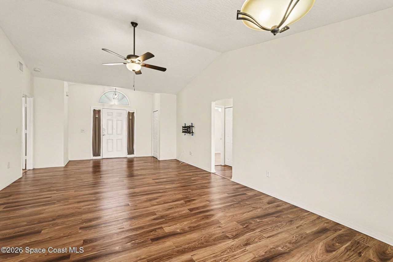 880 Vocelle Ave - Photo 4 of 24