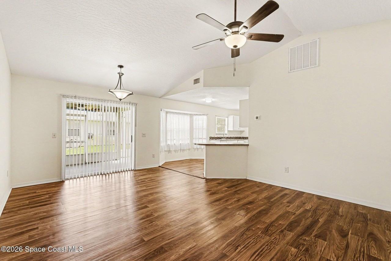 880 Vocelle Ave - Photo 5 of 24