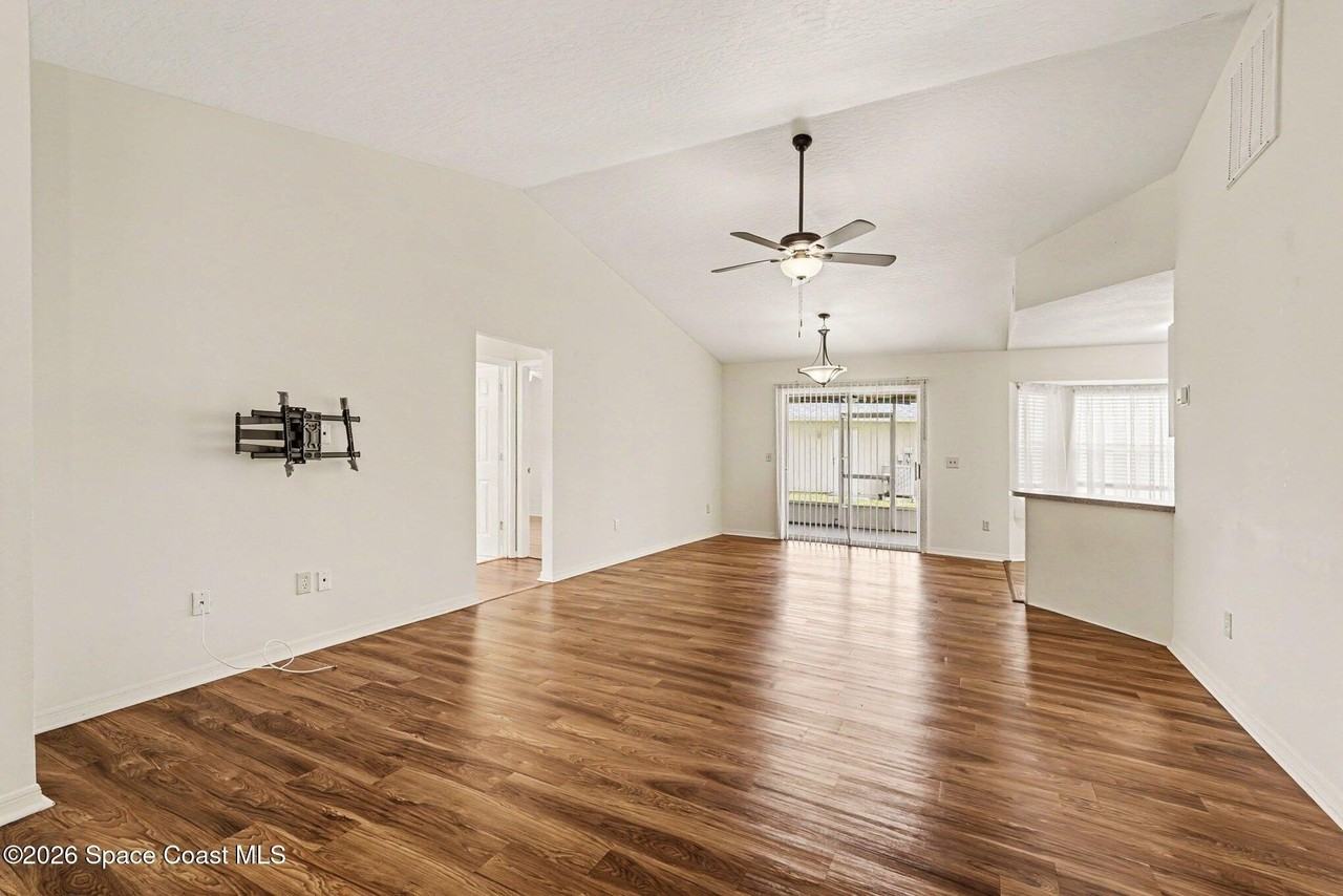 880 Vocelle Ave - Photo 6 of 24