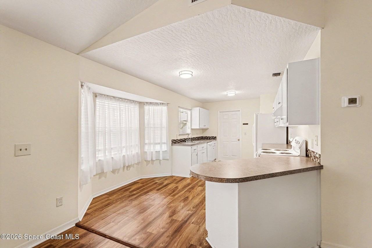 880 Vocelle Ave - Photo 7 of 24