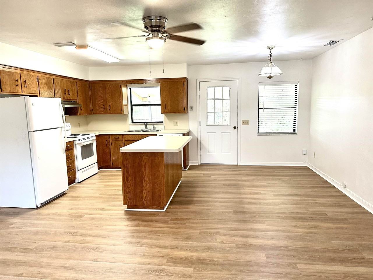 120 Vassar Rd - Photo 5 of 24