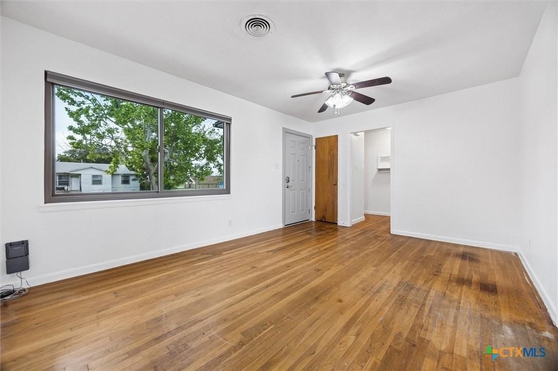 907 Jefferis Ave - Photo 2 of 15