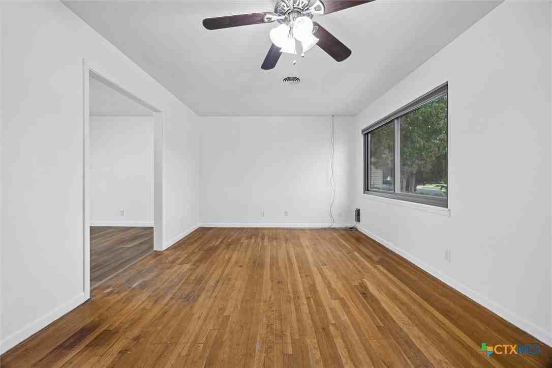 907 Jefferis Ave - Photo 4 of 15