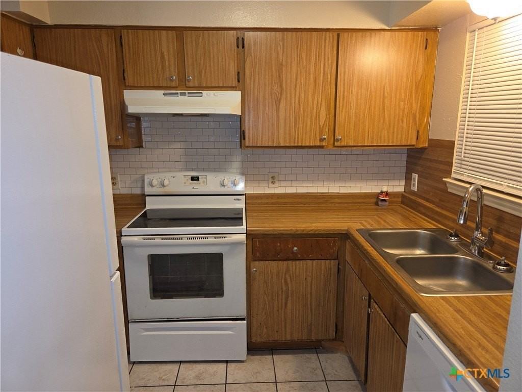 900 Ticonderoga Dr #B - Photo 3 of 11
