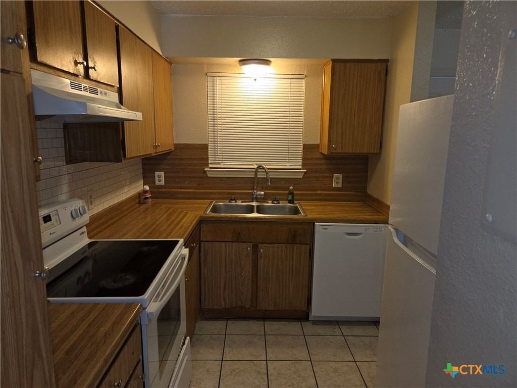 900 Ticonderoga Dr #B - Photo 4 of 11