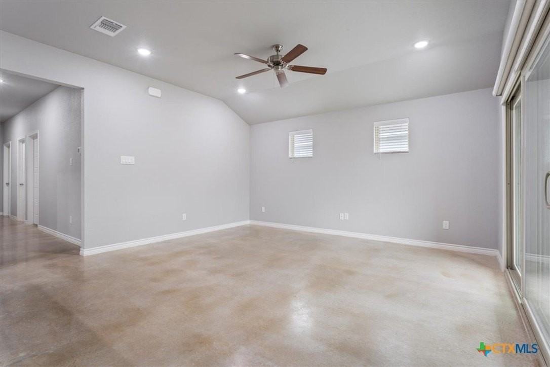 1468 Dryden Ave - Photo 6 of 32