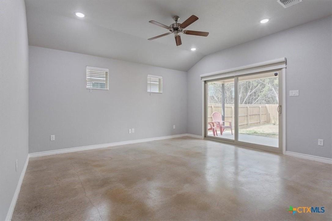 1468 Dryden Ave - Photo 7 of 32