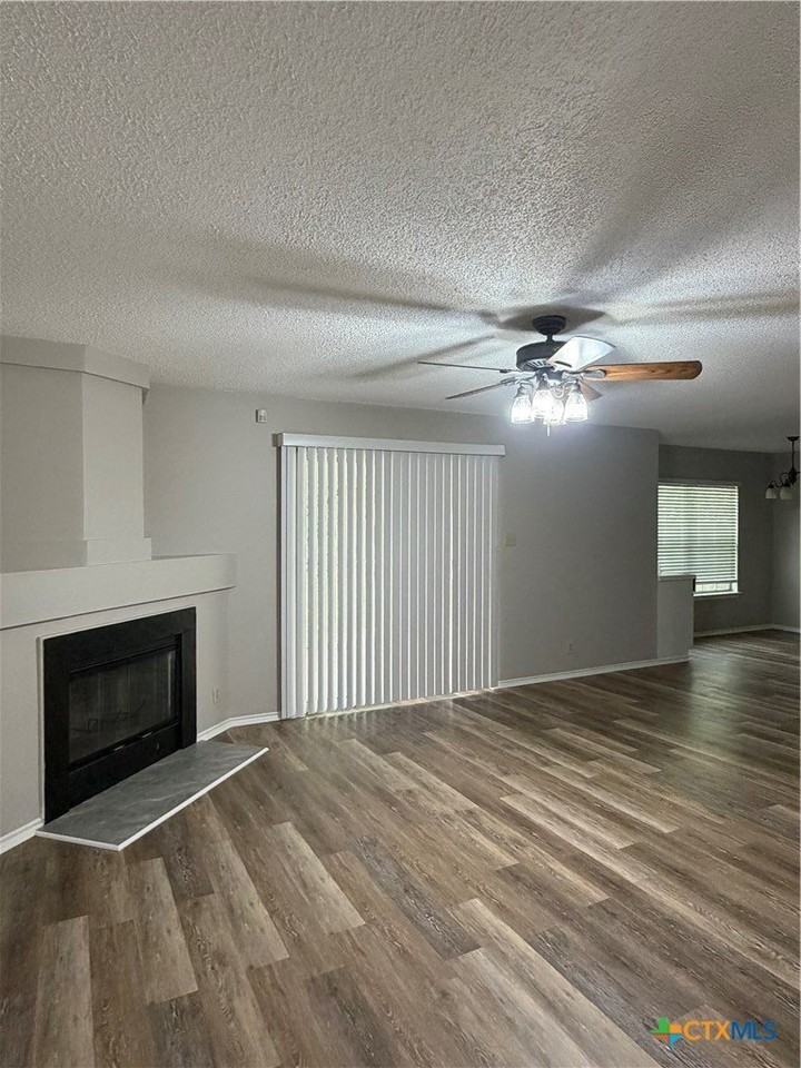 305 Stone Park - Photo 4 of 25