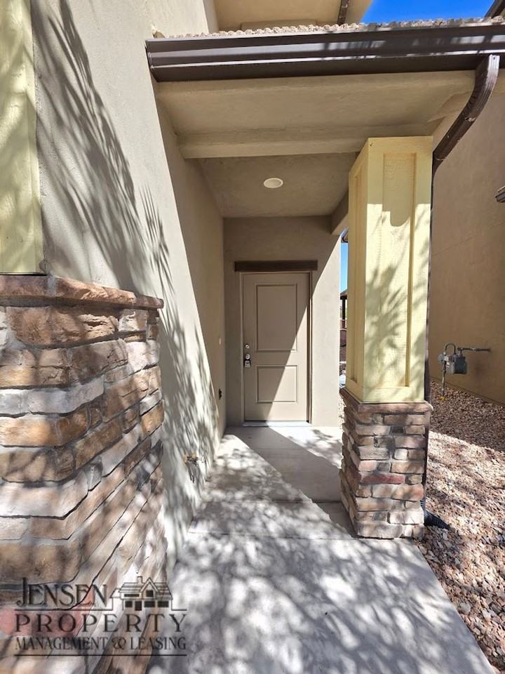 5885 S Challenger Way - Photo 3 of 34
