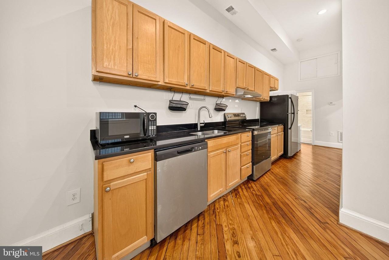 1213 12th St Nw #A - Photo 4 of 34