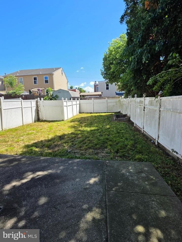 211 7th Ave - Photo 4 of 45