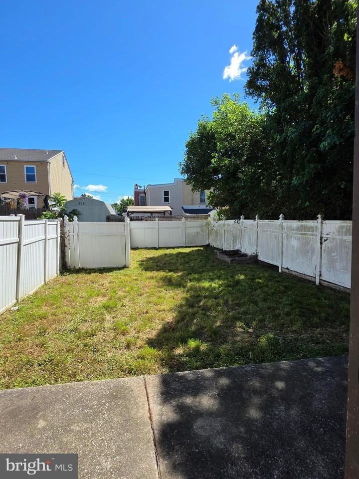 211 7th Ave - Photo 5 of 45