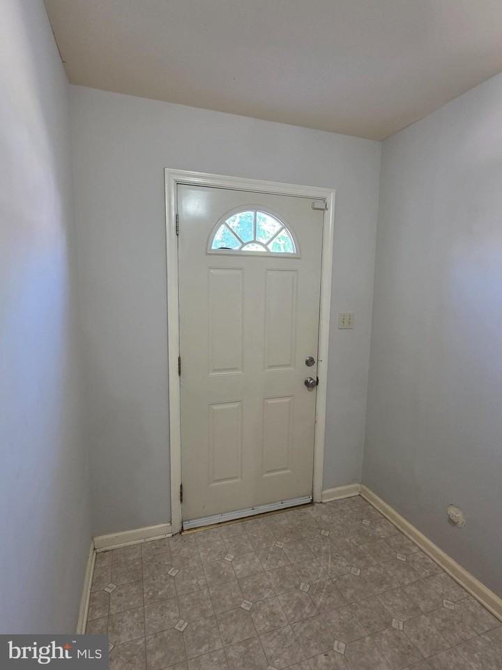 211 7th Ave - Photo 6 of 45