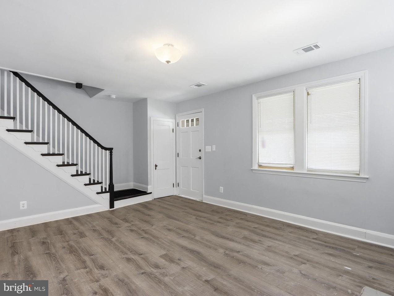5112 Crosswood Ave - Photo 5 of 25