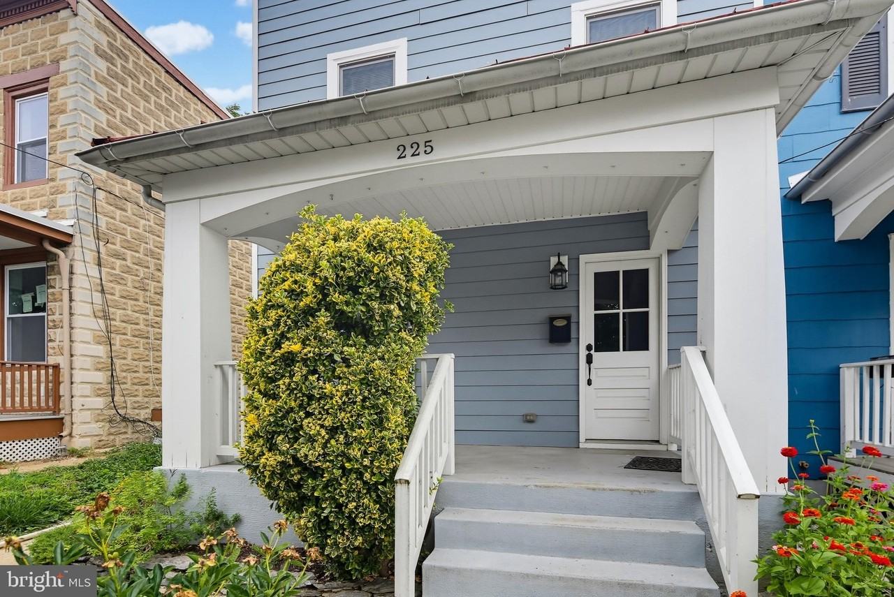 225 E 5th St - Photo 2 of 41