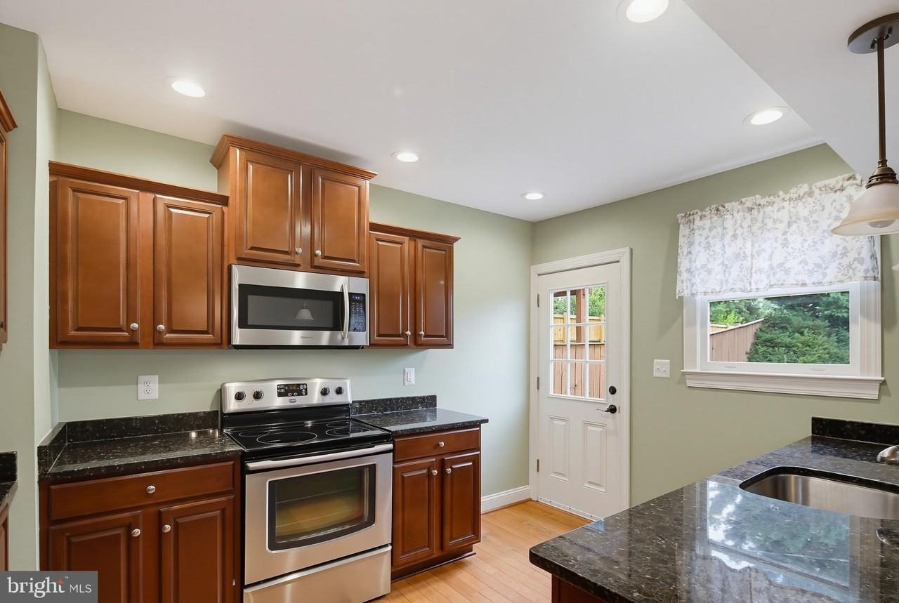 225 E 5th St - Photo 7 of 41