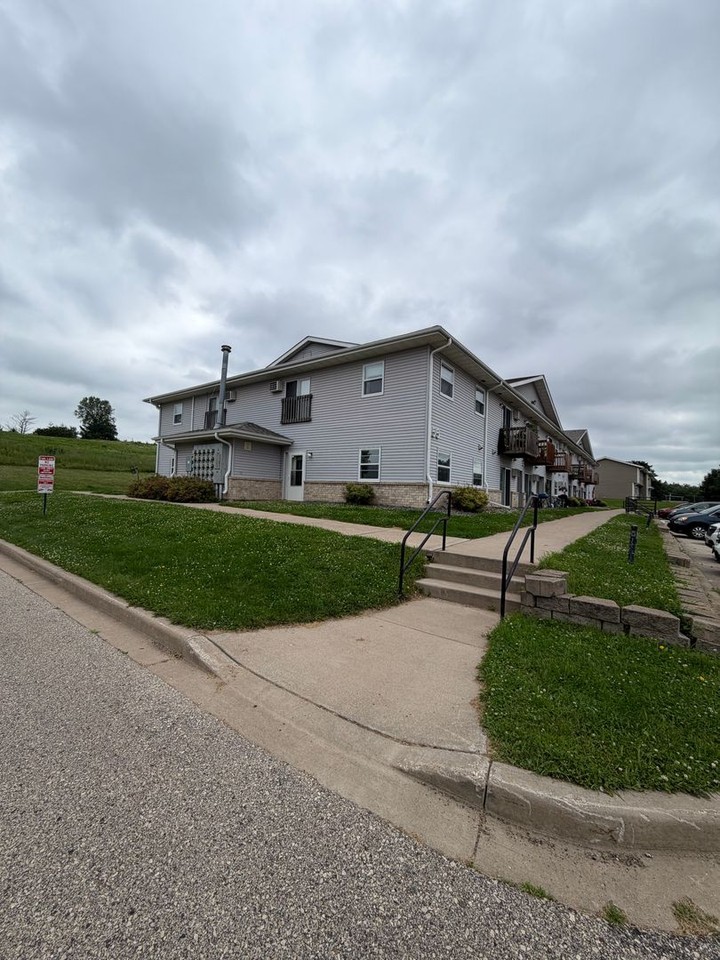 155 Rye Bluff Rd - Photo 2 of 9