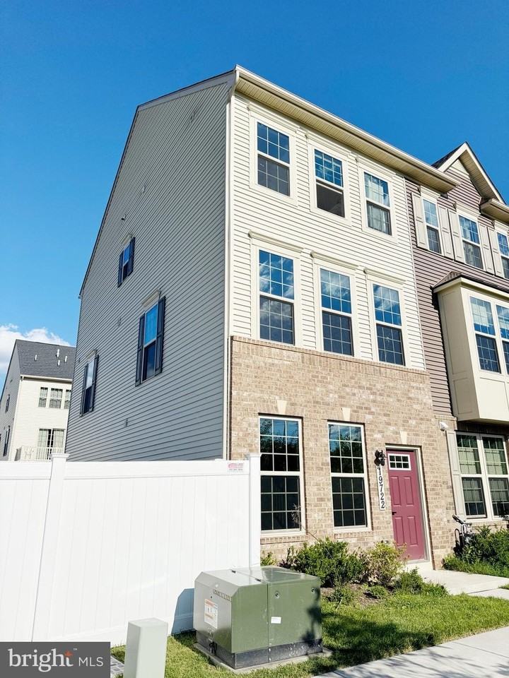 19722 Preservation Mews - Photo 2 of 20