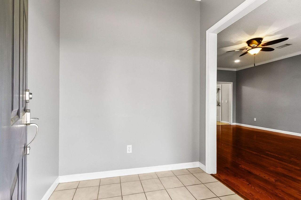 4310 Revere Way - Photo 3 of 31