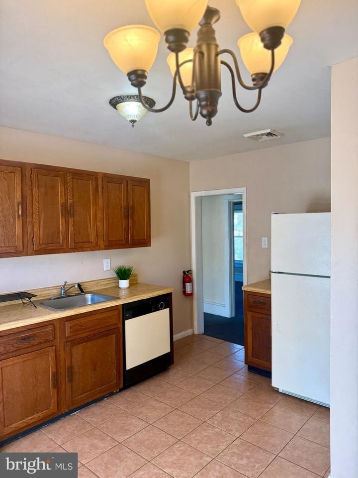 14 Clinton Ave #2 - Photo 7 of 16