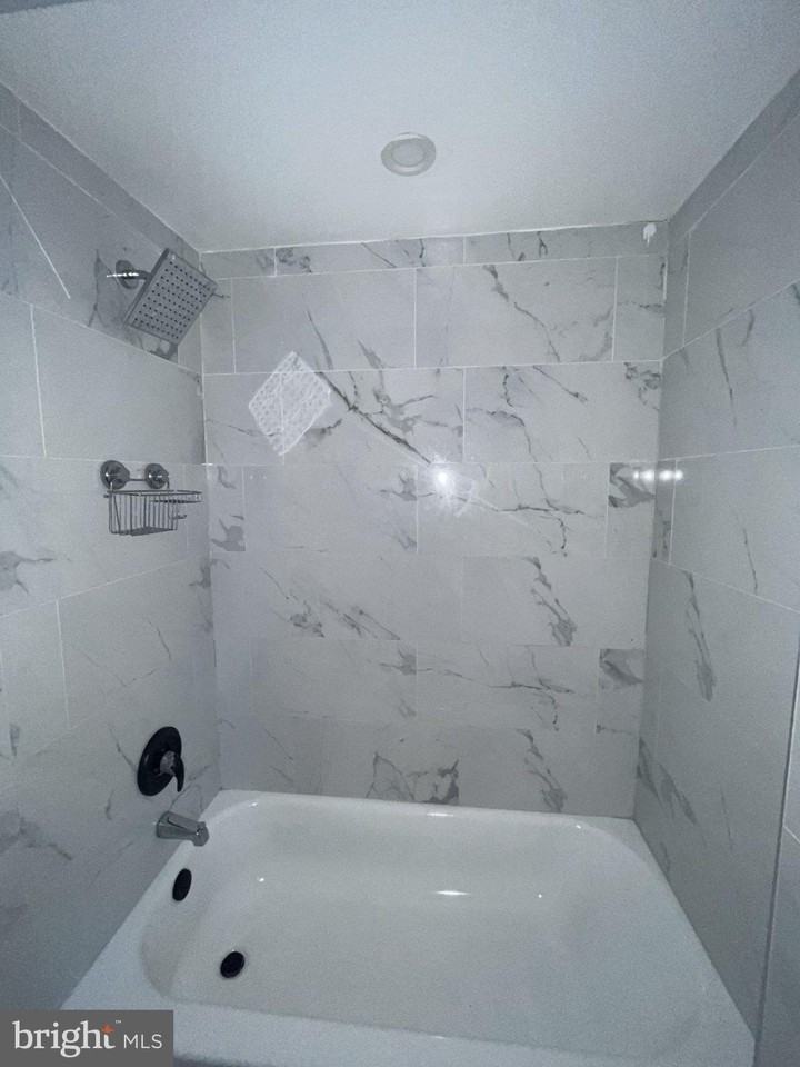 46 S Hermitage Ave - Photo 4 of 13