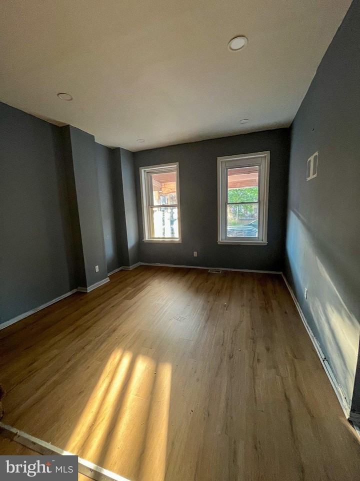 46 S Hermitage Ave - Photo 5 of 13