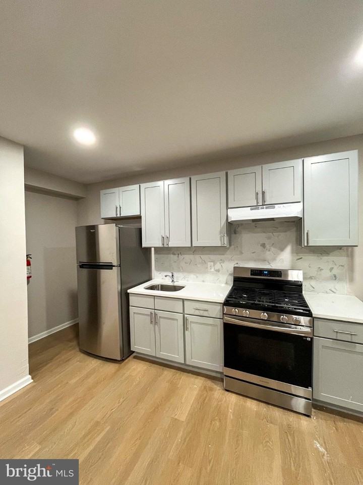 200 Fulton St - Photo 3 of 10