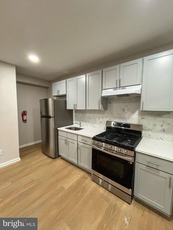 200 Fulton St - Photo 4 of 10