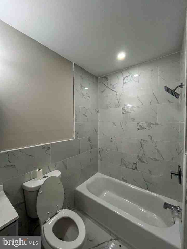 200 Fulton St - Photo 6 of 10