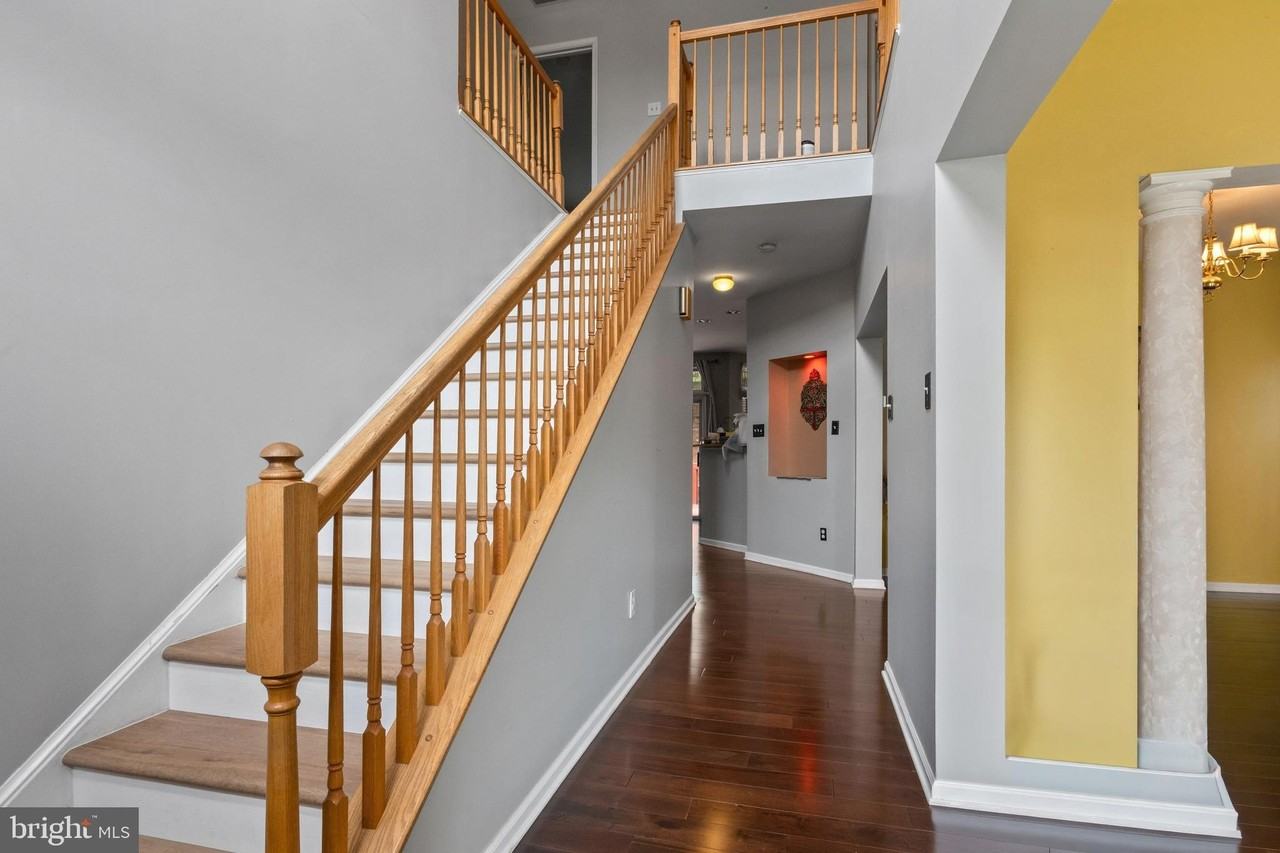 929 N York Dr - Photo 3 of 25