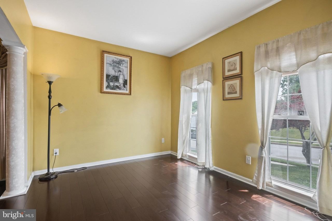 929 N York Dr - Photo 4 of 25