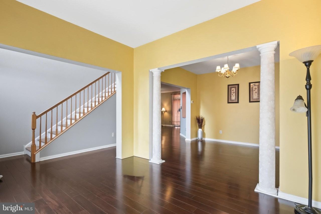 929 N York Dr - Photo 5 of 25
