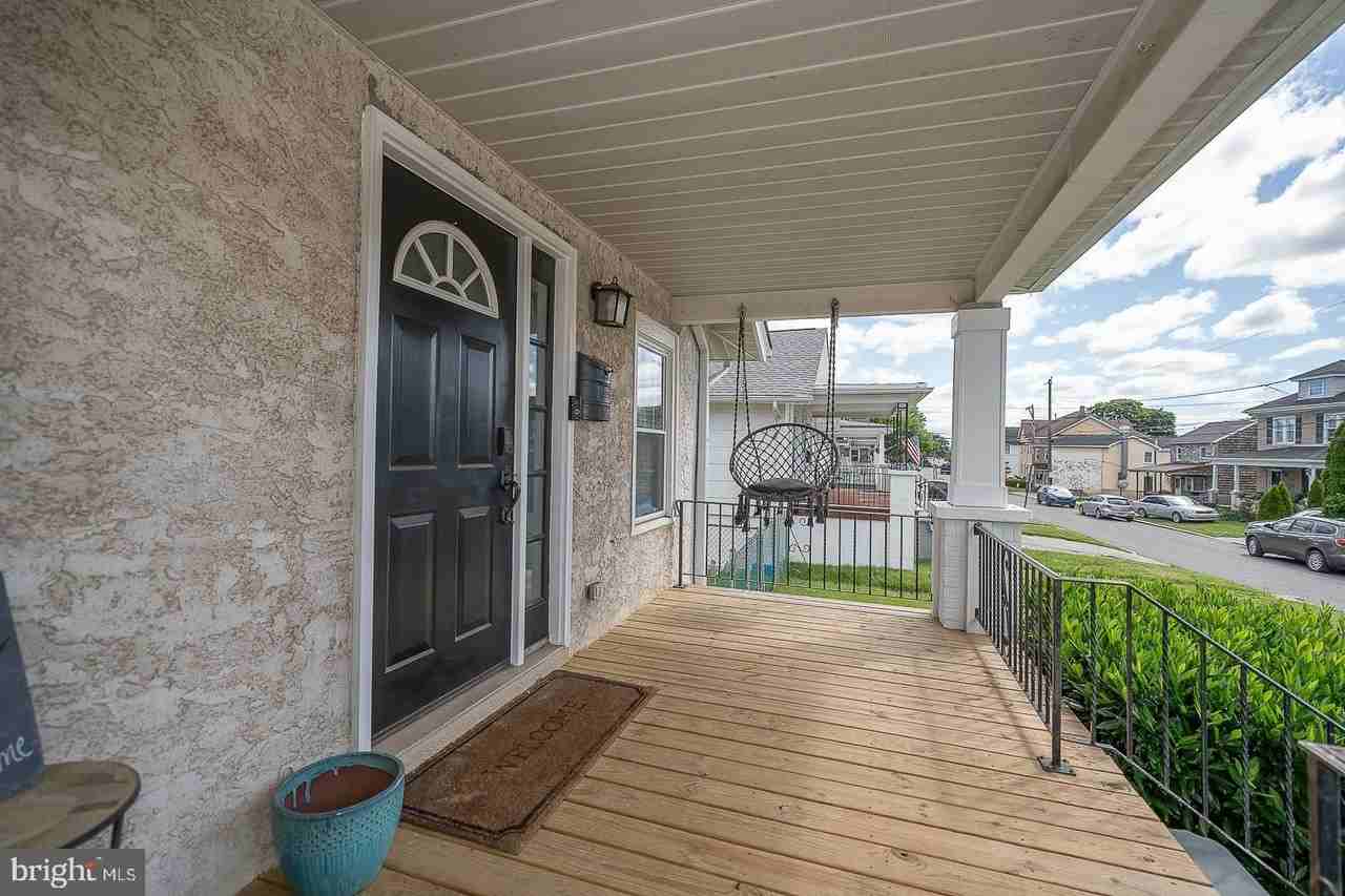 586 Summit St - Photo 4 of 47