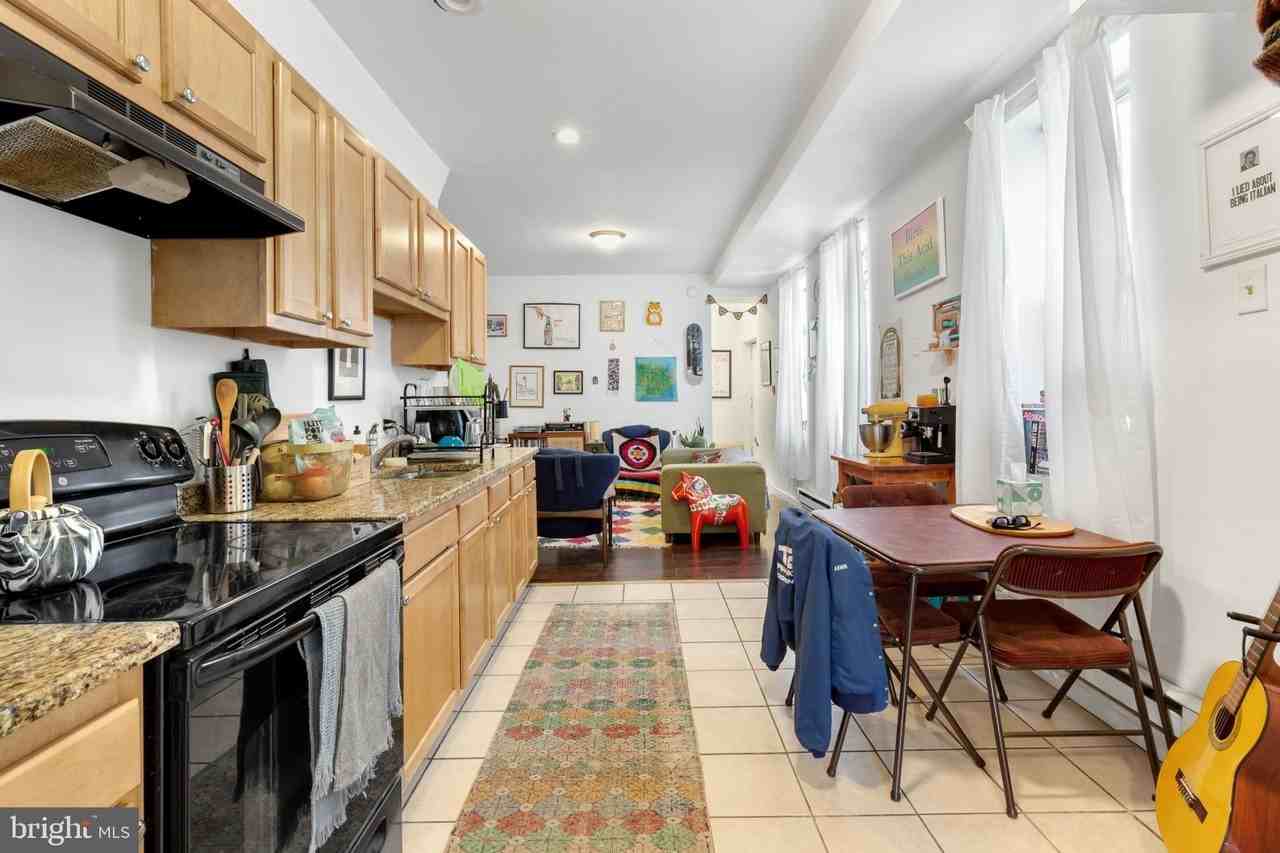 2010 E York St #1F - Photo 4 of 24