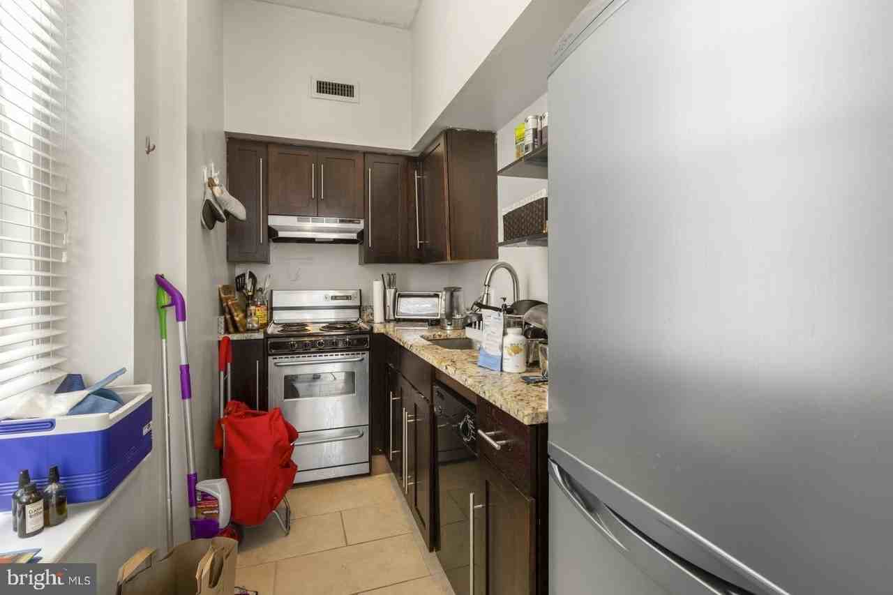 242 S 13th St #A - Photo 5 of 15