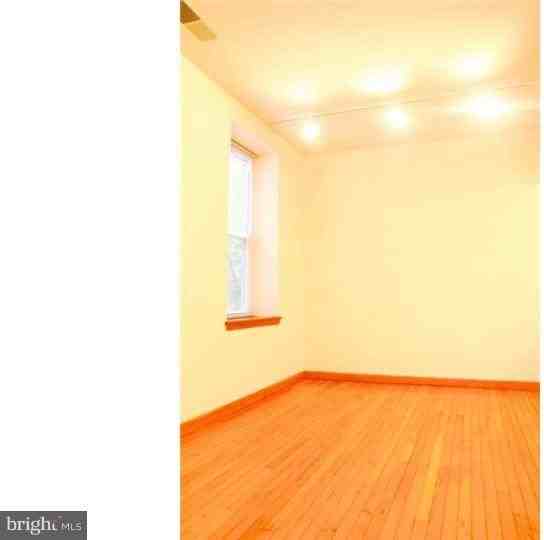 260 S 11th St #3 - Photo 5 of 14