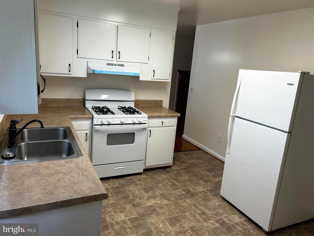 525 Azalea St - Photo 7 of 23