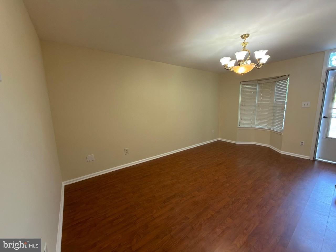 5515 Woodlawn Manor Ct - Photo 3 of 22