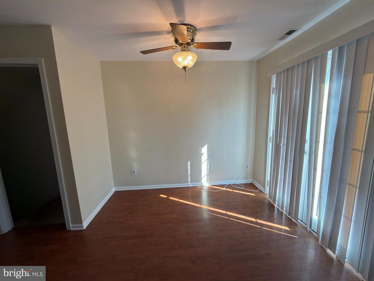 5515 Woodlawn Manor Ct - Photo 6 of 22