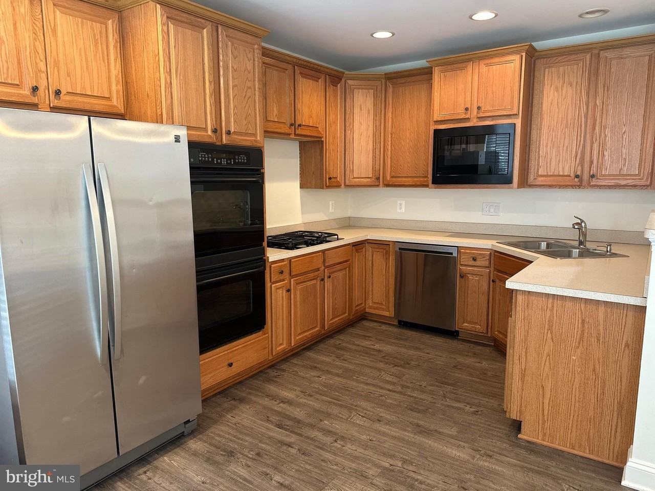 21844 Ladyslipper Sq - Photo 2 of 40