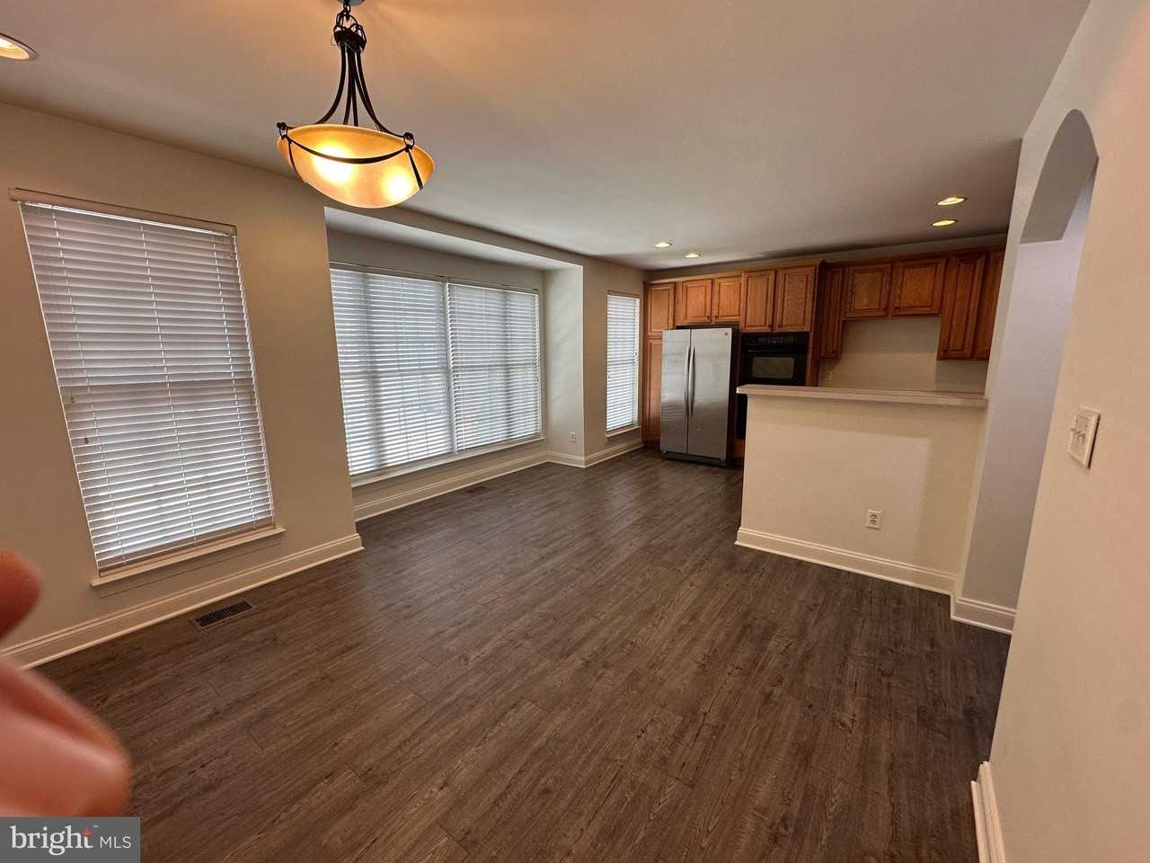 21844 Ladyslipper Sq - Photo 6 of 40