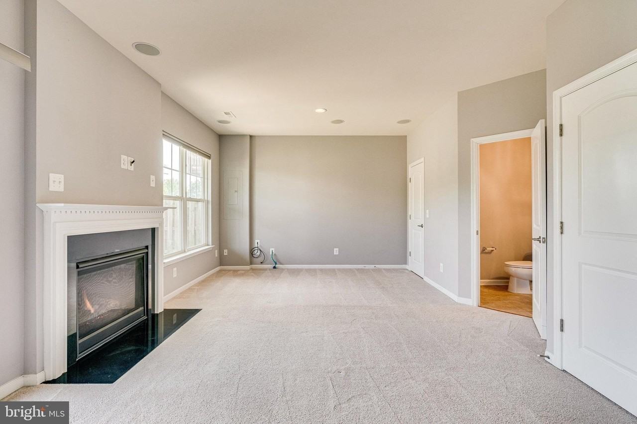 43472 Hopestone Ter - Photo 5 of 45