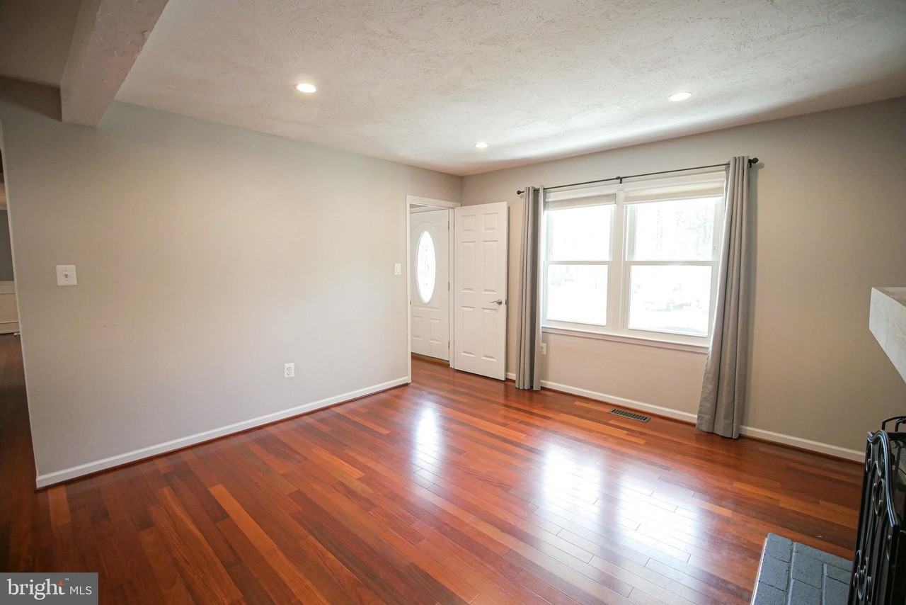 13210 Nickleson Dr - Photo 3 of 36