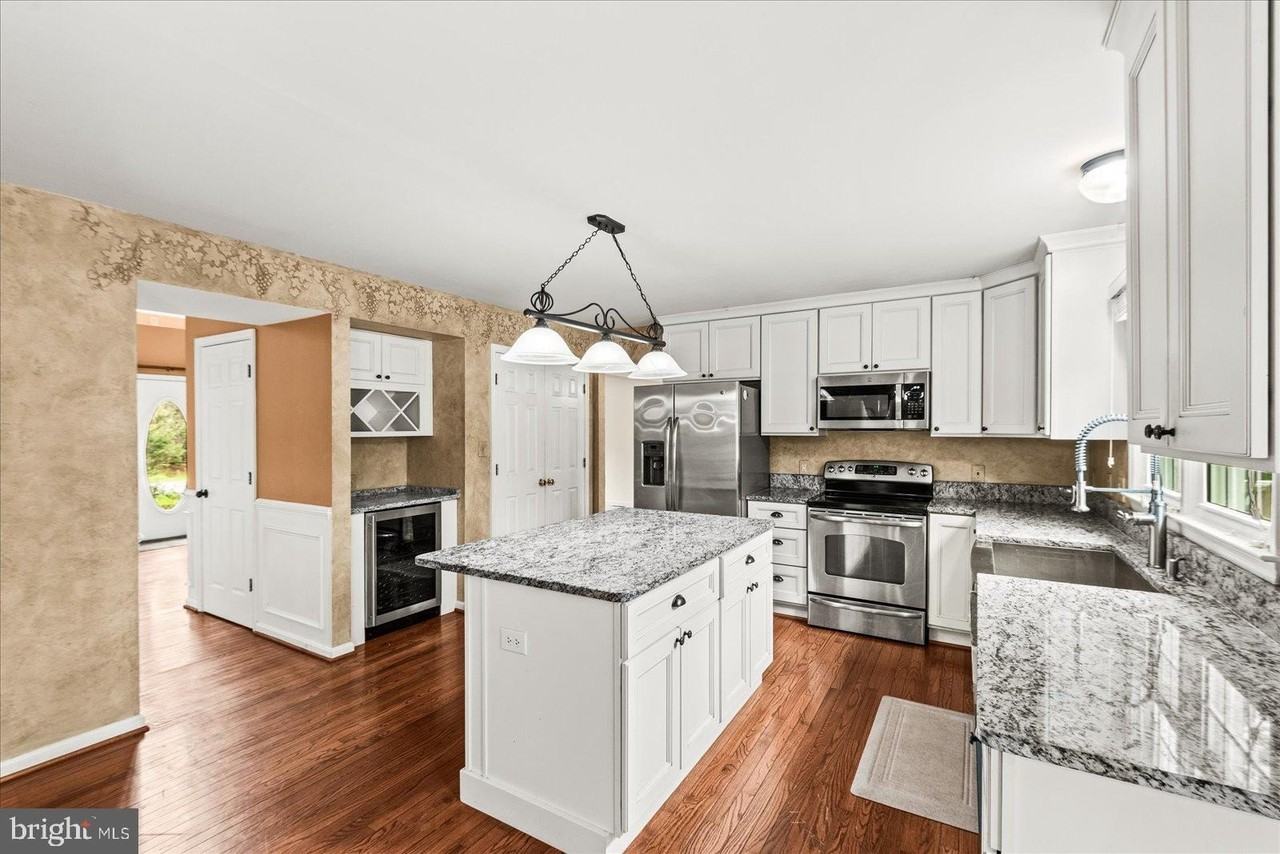 80 Stonewall Dr - Photo 4 of 50