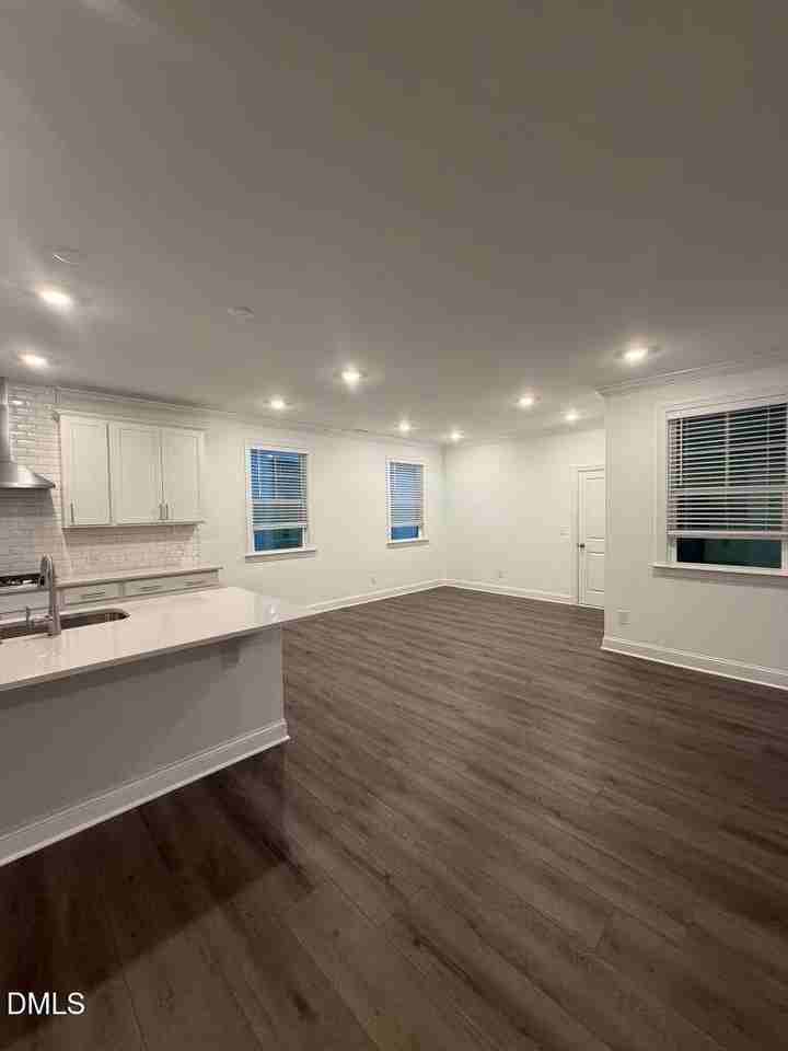 704 Longleaf Grove Ln - Photo 5 of 26