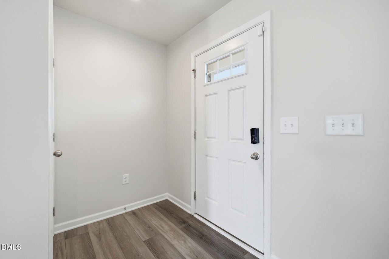 1432 Burgundy Bluff Ln - Photo 4 of 33