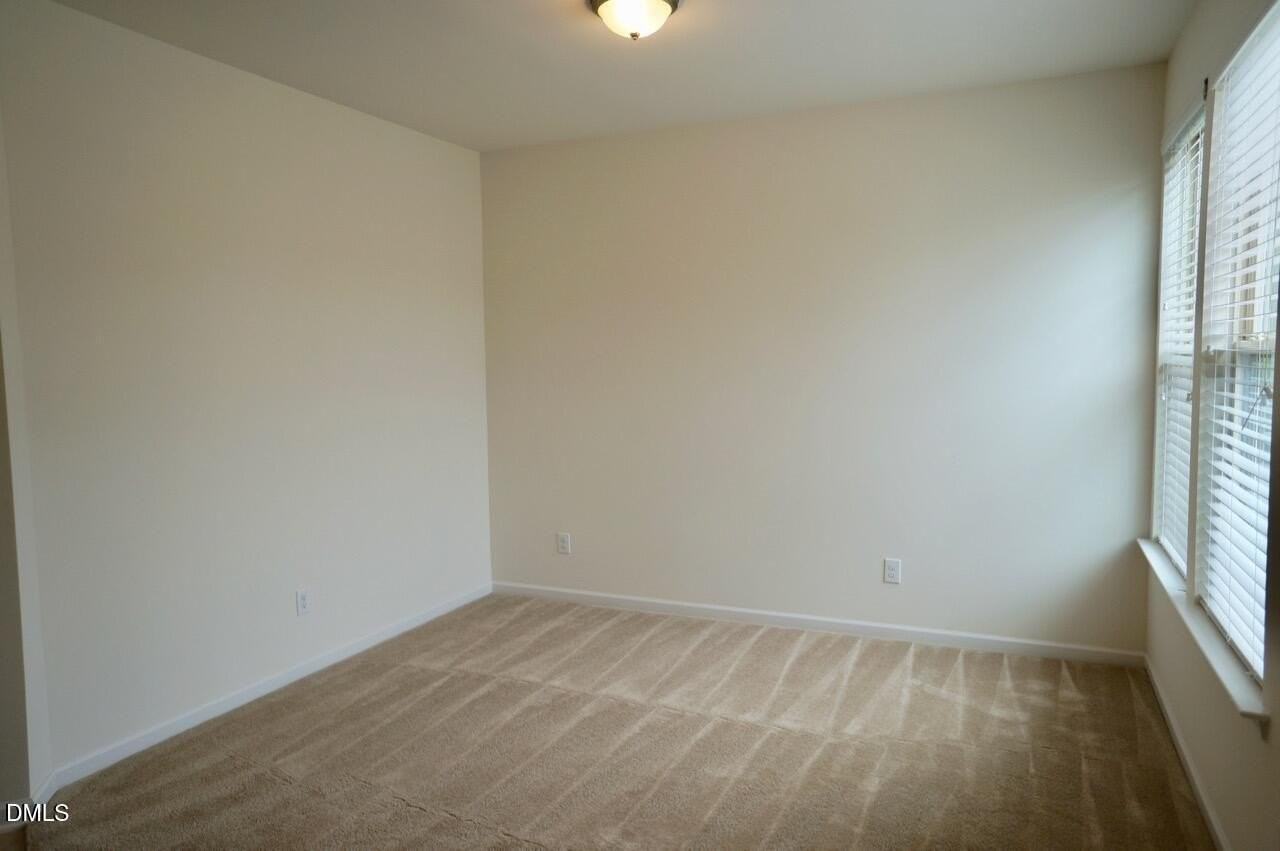 3015 Bluegrove Rd - Photo 5 of 22