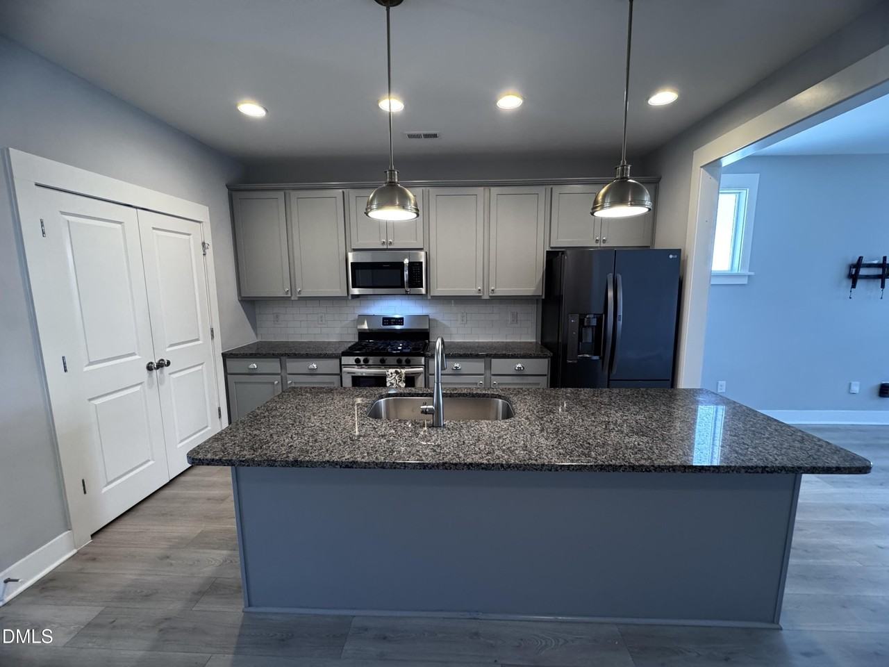 440 Douglas Falls Dr - Photo 2 of 17